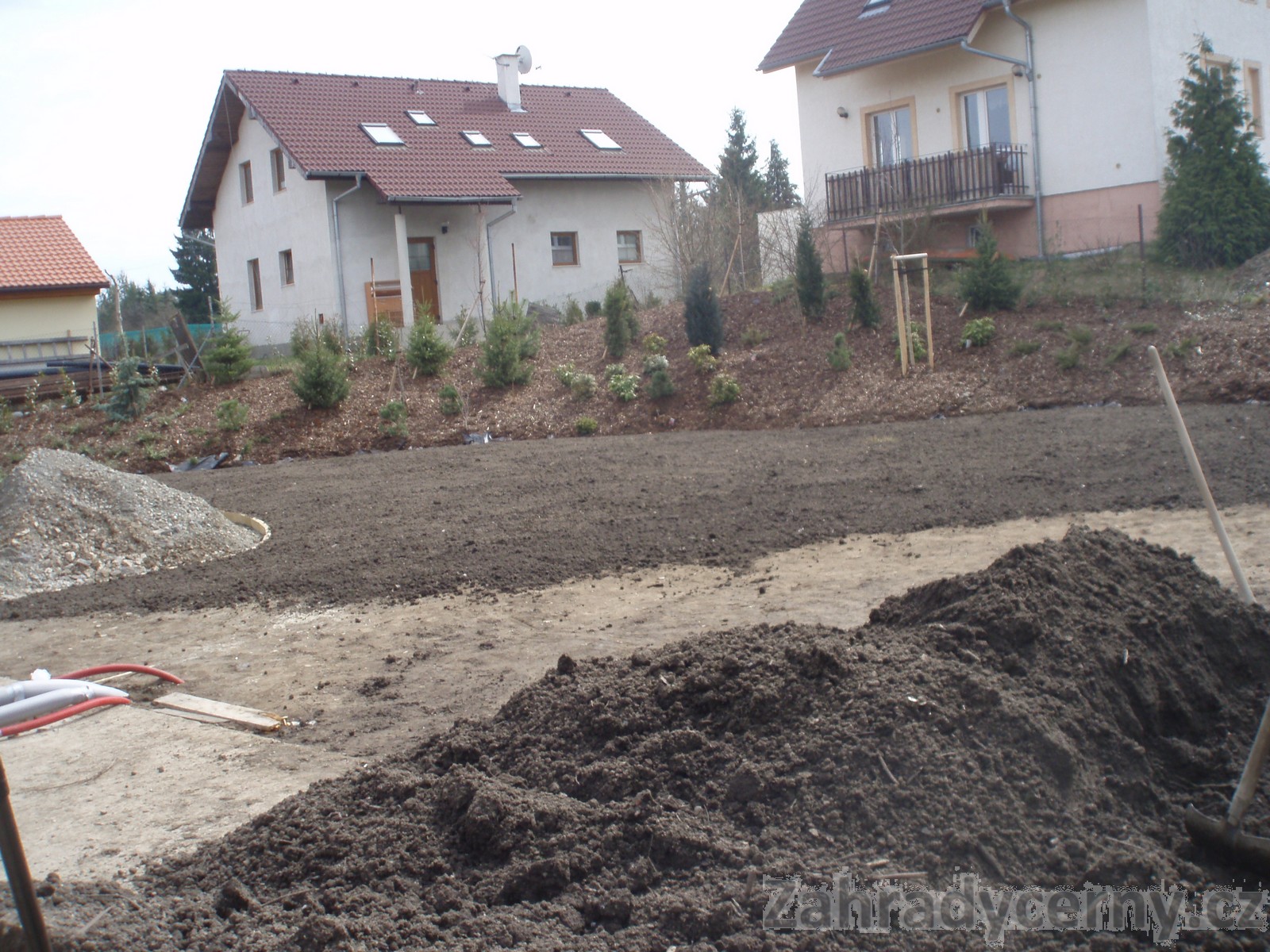 Rozvezení trávníkového substrátu 2 - Ohrobec