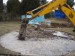 Roztržení a vybygrování betonového zakladu pod rušenou žámkovou dlažbou - Ohrobec 2